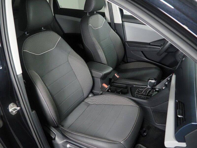 2023 Volkswagen Taos SE *PANORAMA MOONROOF, ADAPTIVE CRUISE, SAFETY ALERTS, DIGITAL COCKPIT, BACKUP-CAMERA, COLOR TOUCHSCREEN, HEATED SEATS/STEERING, REMOTE START, KEYLESS ENTRY, WIRELESS CHARGING, ANDROID & APPLE