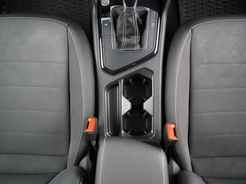 2023 Volkswagen Taos SE *PANORAMA MOONROOF, ADAPTIVE CRUISE, SAFETY ALERTS, DIGITAL COCKPIT, BACKUP-CAMERA, COLOR TOUCHSCREEN, HEATED SEATS/STEERING, REMOTE START, KEYLESS ENTRY, WIRELESS CHARGING, ANDROID & APPLE Round Rock TX