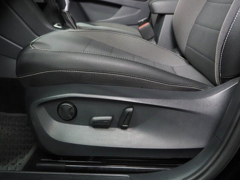 2023 Volkswagen Taos SE *PANORAMA MOONROOF, ADAPTIVE CRUISE, SAFETY ALERTS, DIGITAL COCKPIT, BACKUP-CAMERA, COLOR TOUCHSCREEN, HEATED SEATS/STEERING, REMOTE START, KEYLESS ENTRY, WIRELESS CHARGING, ANDROID & APPLE Round Rock TX