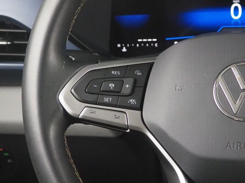 2023 Volkswagen Taos SE *PANORAMA MOONROOF, ADAPTIVE CRUISE, SAFETY ALERTS, DIGITAL COCKPIT, BACKUP-CAMERA, COLOR TOUCHSCREEN, HEATED SEATS/STEERING, REMOTE START, KEYLESS ENTRY, WIRELESS CHARGING, ANDROID & APPLE Round Rock TX