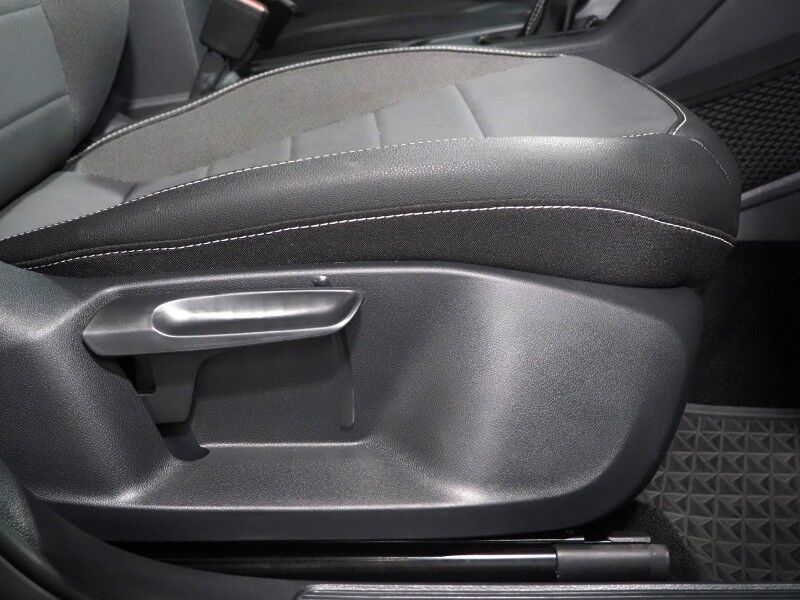 2023 Volkswagen Taos SE *PANORAMA MOONROOF, ADAPTIVE CRUISE, SAFETY ALERTS, DIGITAL COCKPIT, BACKUP-CAMERA, COLOR TOUCHSCREEN, HEATED SEATS/STEERING, REMOTE START, KEYLESS ENTRY, WIRELESS CHARGING, ANDROID & APPLE Round Rock TX