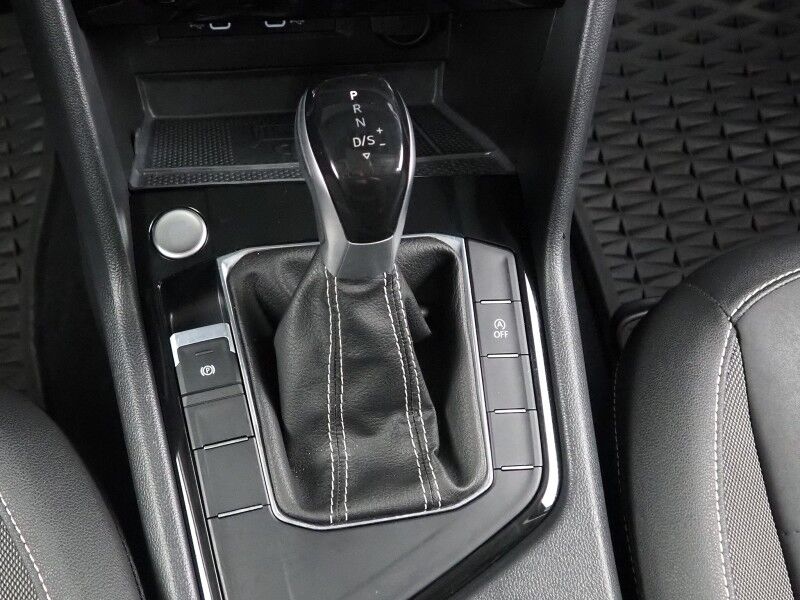 2023 Volkswagen Taos SE *PANORAMA MOONROOF, ADAPTIVE CRUISE, SAFETY ALERTS, DIGITAL COCKPIT, BACKUP-CAMERA, COLOR TOUCHSCREEN, HEATED SEATS/STEERING, REMOTE START, KEYLESS ENTRY, WIRELESS CHARGING, ANDROID & APPLE Round Rock TX
