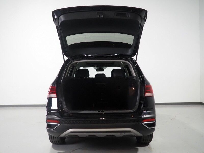 2023 Volkswagen Taos SE *PANORAMA MOONROOF, ADAPTIVE CRUISE, SAFETY ALERTS, DIGITAL COCKPIT, BACKUP-CAMERA, COLOR TOUCHSCREEN, HEATED SEATS/STEERING, REMOTE START, KEYLESS ENTRY, WIRELESS CHARGING, ANDROID & APPLE Round Rock TX