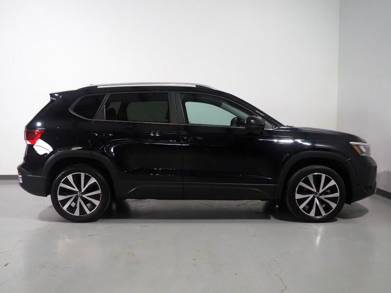 2023 Volkswagen Taos SE *PANORAMA MOONROOF, ADAPTIVE CRUISE, SAFETY ALERTS, DIGITAL COCKPIT, BACKUP-CAMERA, COLOR TOUCHSCREEN, HEATED SEATS/STEERING, REMOTE START, KEYLESS ENTRY, WIRELESS CHARGING, ANDROID & APPLE Round Rock TX