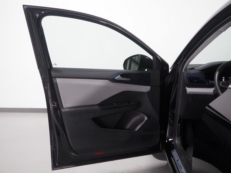 2023 Volkswagen Taos SE *PANORAMA MOONROOF, ADAPTIVE CRUISE, SAFETY ALERTS, DIGITAL COCKPIT, BACKUP-CAMERA, COLOR TOUCHSCREEN, HEATED SEATS/STEERING, REMOTE START, KEYLESS ENTRY, WIRELESS CHARGING, ANDROID & APPLE Round Rock TX