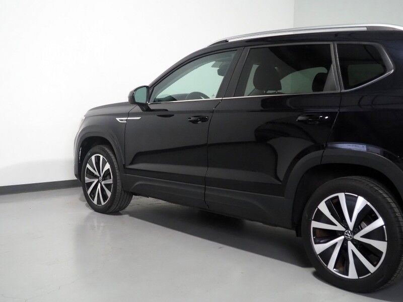 2023 Volkswagen Taos SE *PANORAMA MOONROOF, ADAPTIVE CRUISE, SAFETY ALERTS, DIGITAL COCKPIT, BACKUP-CAMERA, COLOR TOUCHSCREEN, HEATED SEATS/STEERING, REMOTE START, KEYLESS ENTRY, WIRELESS CHARGING, ANDROID & APPLE Round Rock TX