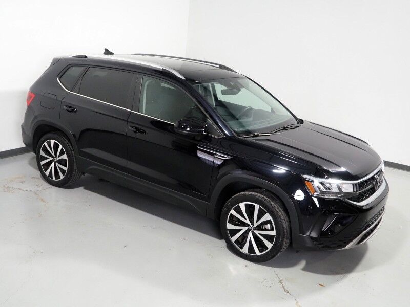 2023 Volkswagen Taos SE *PANORAMA MOONROOF, ADAPTIVE CRUISE, SAFETY ALERTS, DIGITAL COCKPIT, BACKUP-CAMERA, COLOR TOUCHSCREEN, HEATED SEATS/STEERING, REMOTE START, KEYLESS ENTRY, WIRELESS CHARGING, ANDROID & APPLE Round Rock TX