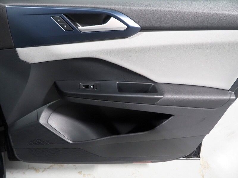 2023 Volkswagen Taos SE *PANORAMA MOONROOF, ADAPTIVE CRUISE, SAFETY ALERTS, DIGITAL COCKPIT, BACKUP-CAMERA, COLOR TOUCHSCREEN, HEATED SEATS/STEERING, REMOTE START, KEYLESS ENTRY, WIRELESS CHARGING, ANDROID & APPLE Round Rock TX