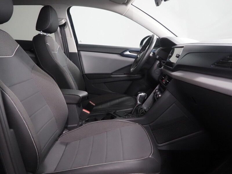 2023 Volkswagen Taos SE *PANORAMA MOONROOF, ADAPTIVE CRUISE, SAFETY ALERTS, DIGITAL COCKPIT, BACKUP-CAMERA, COLOR TOUCHSCREEN, HEATED SEATS/STEERING, REMOTE START, KEYLESS ENTRY, WIRELESS CHARGING, ANDROID & APPLE Round Rock TX