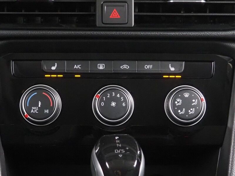 2023 Volkswagen Taos SE *PANORAMA MOONROOF, ADAPTIVE CRUISE, SAFETY ALERTS, DIGITAL COCKPIT, BACKUP-CAMERA, COLOR TOUCHSCREEN, HEATED SEATS/STEERING, REMOTE START, KEYLESS ENTRY, WIRELESS CHARGING, ANDROID & APPLE Round Rock TX