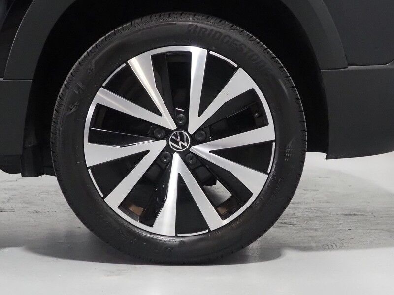 2023 Volkswagen Taos SE *PANORAMA MOONROOF, ADAPTIVE CRUISE, SAFETY ALERTS, DIGITAL COCKPIT, BACKUP-CAMERA, COLOR TOUCHSCREEN, HEATED SEATS/STEERING, REMOTE START, KEYLESS ENTRY, WIRELESS CHARGING, ANDROID & APPLE Round Rock TX