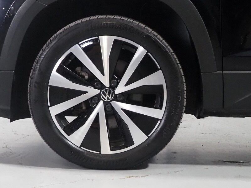 2023 Volkswagen Taos SE *PANORAMA MOONROOF, ADAPTIVE CRUISE, SAFETY ALERTS, DIGITAL COCKPIT, BACKUP-CAMERA, COLOR TOUCHSCREEN, HEATED SEATS/STEERING, REMOTE START, KEYLESS ENTRY, WIRELESS CHARGING, ANDROID & APPLE Round Rock TX