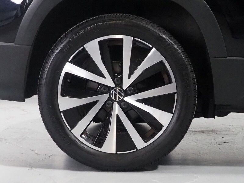 2023 Volkswagen Taos SE *PANORAMA MOONROOF, ADAPTIVE CRUISE, SAFETY ALERTS, DIGITAL COCKPIT, BACKUP-CAMERA, COLOR TOUCHSCREEN, HEATED SEATS/STEERING, REMOTE START, KEYLESS ENTRY, WIRELESS CHARGING, ANDROID & APPLE Round Rock TX