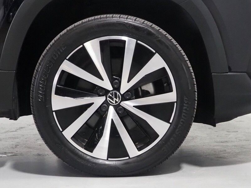 2023 Volkswagen Taos SE *PANORAMA MOONROOF, ADAPTIVE CRUISE, SAFETY ALERTS, DIGITAL COCKPIT, BACKUP-CAMERA, COLOR TOUCHSCREEN, HEATED SEATS/STEERING, REMOTE START, KEYLESS ENTRY, WIRELESS CHARGING, ANDROID & APPLE Round Rock TX