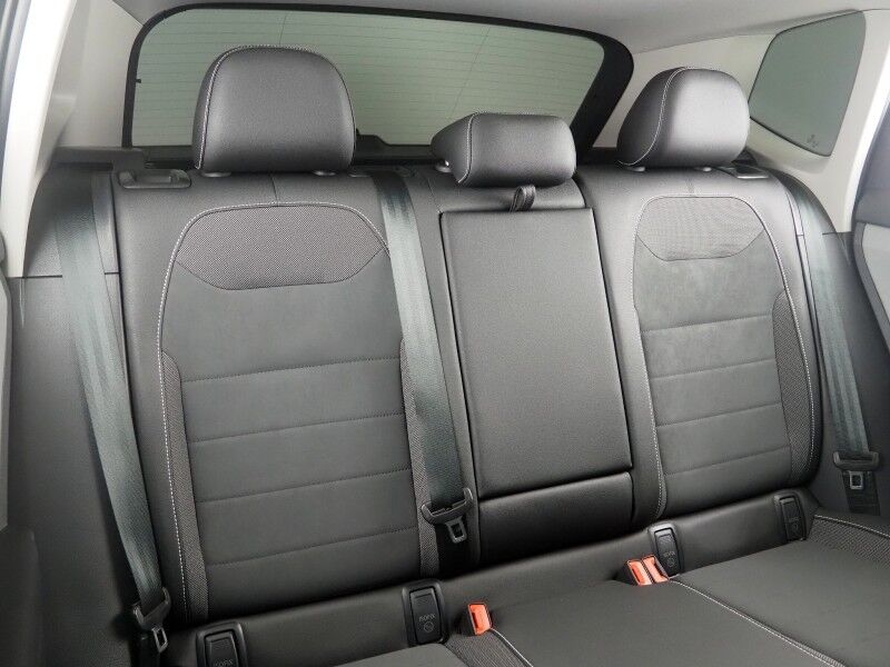 2023 Volkswagen Taos SE *PANORAMA MOONROOF, ADAPTIVE CRUISE, SAFETY ALERTS, DIGITAL COCKPIT, BACKUP-CAMERA, COLOR TOUCHSCREEN, HEATED SEATS/STEERING, REMOTE START, KEYLESS ENTRY, WIRELESS CHARGING, ANDROID & APPLE Round Rock TX