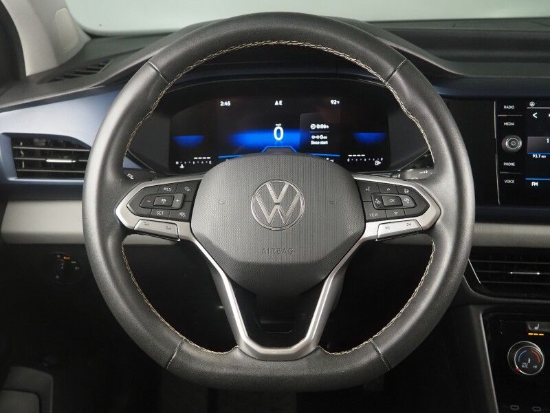 2023 Volkswagen Taos SE *PANORAMA MOONROOF, ADAPTIVE CRUISE, SAFETY ALERTS, DIGITAL COCKPIT, BACKUP-CAMERA, COLOR TOUCHSCREEN, HEATED SEATS/STEERING, REMOTE START, KEYLESS ENTRY, WIRELESS CHARGING, ANDROID & APPLE Round Rock TX