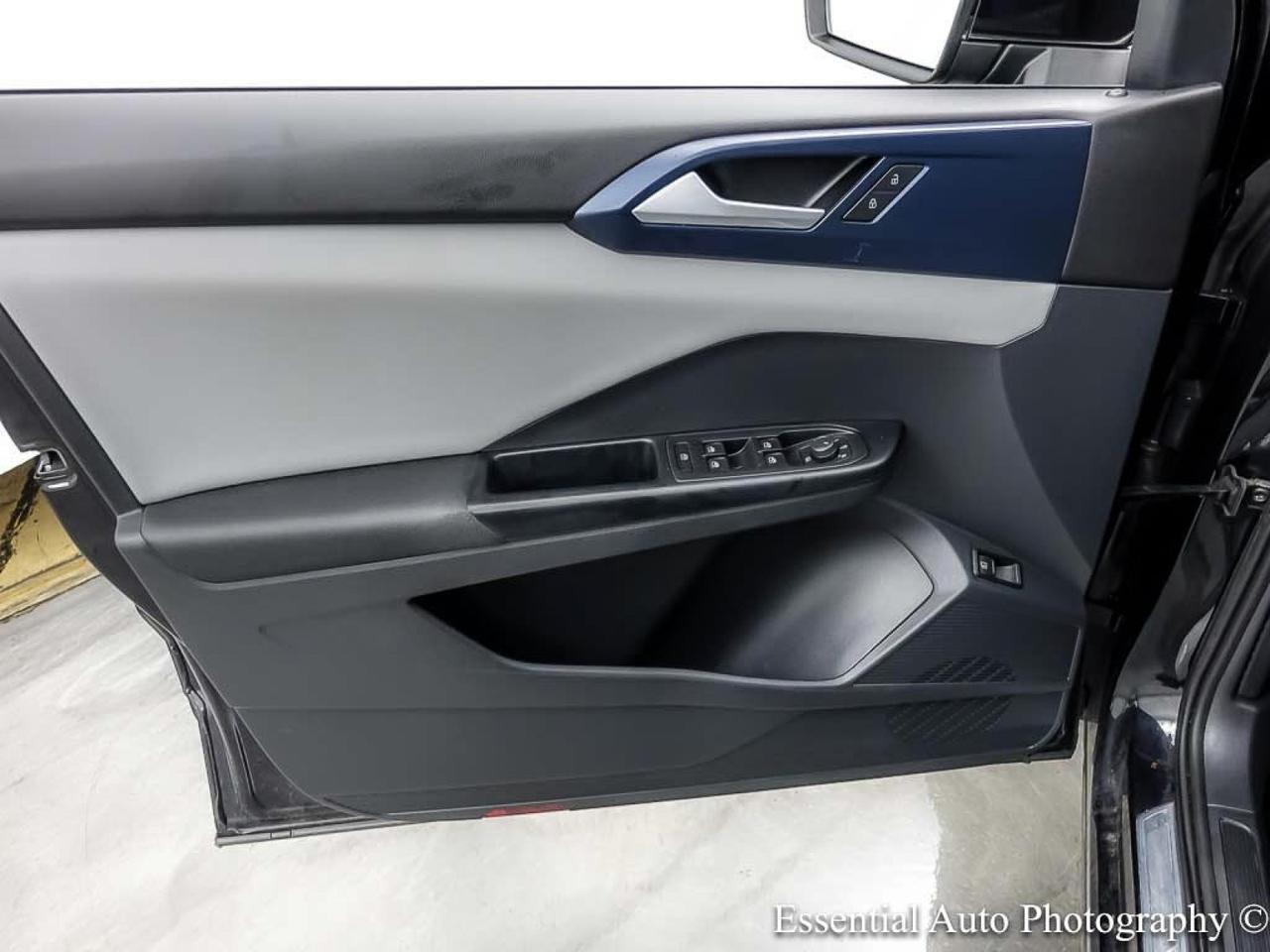 2023 Volkswagen Taos SE Willowbrook IL