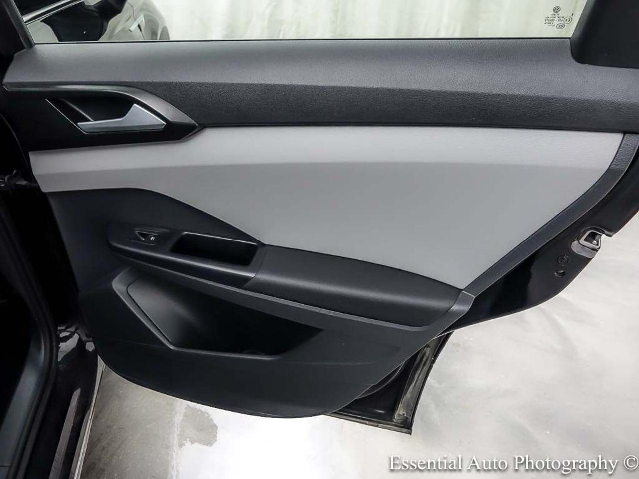 2023 Volkswagen Taos SE Willowbrook IL