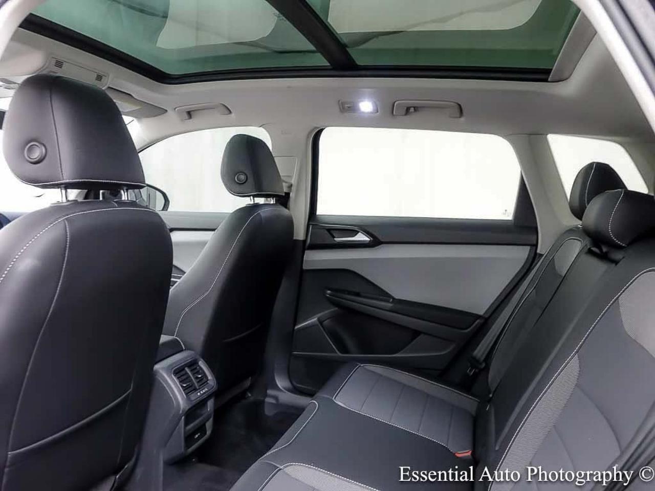 2023 Volkswagen Taos SE Willowbrook IL