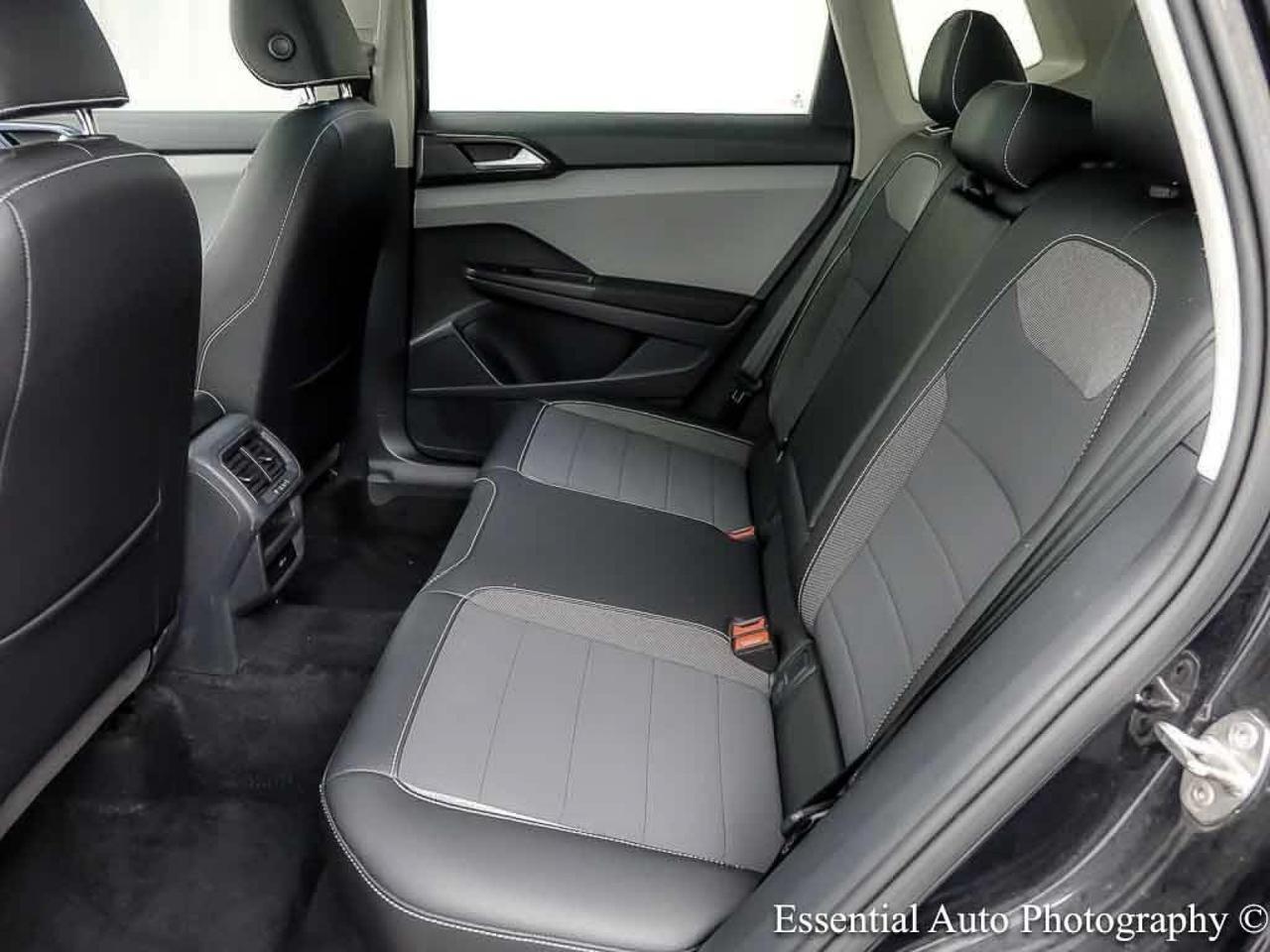 2023 Volkswagen Taos SE Willowbrook IL