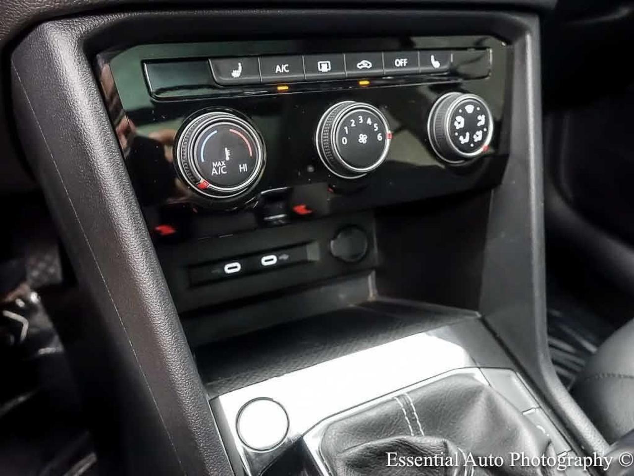 2023 Volkswagen Taos SE Willowbrook IL