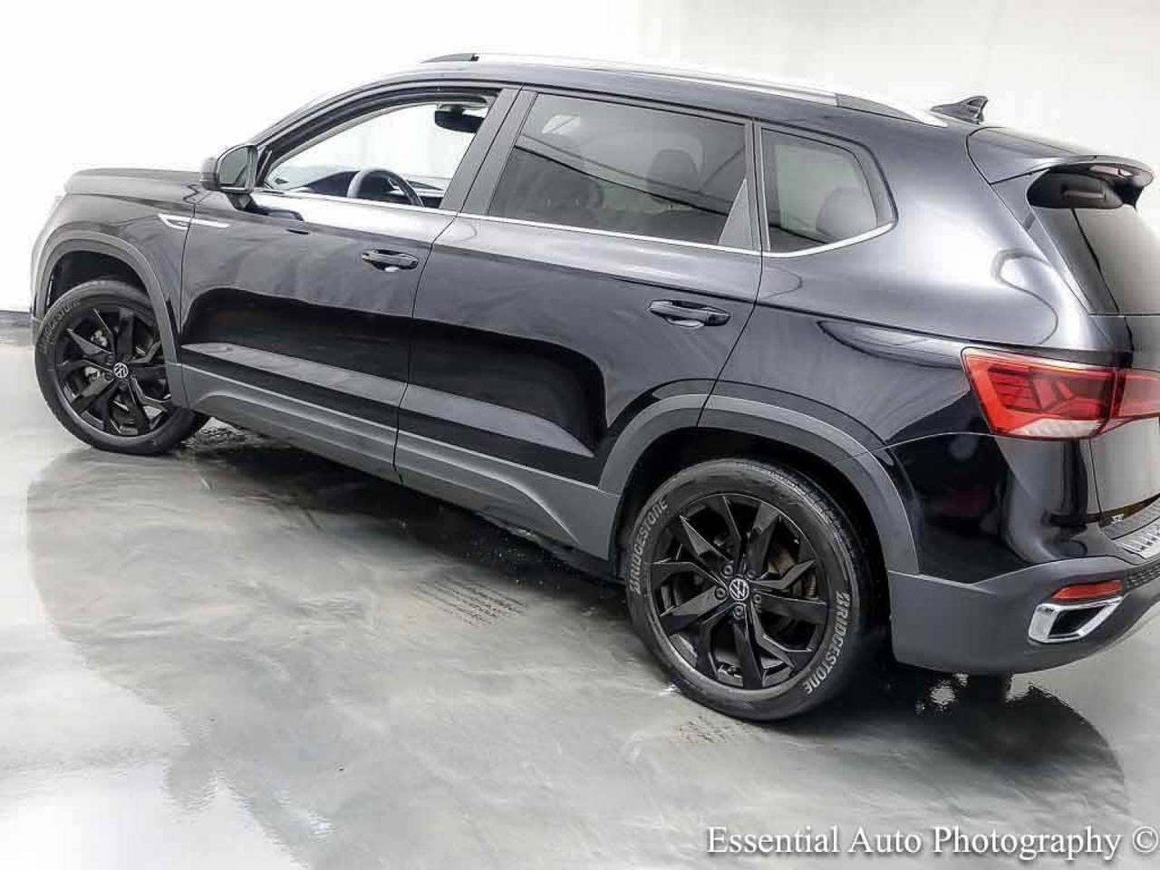 2023 Volkswagen Taos SE Willowbrook IL
