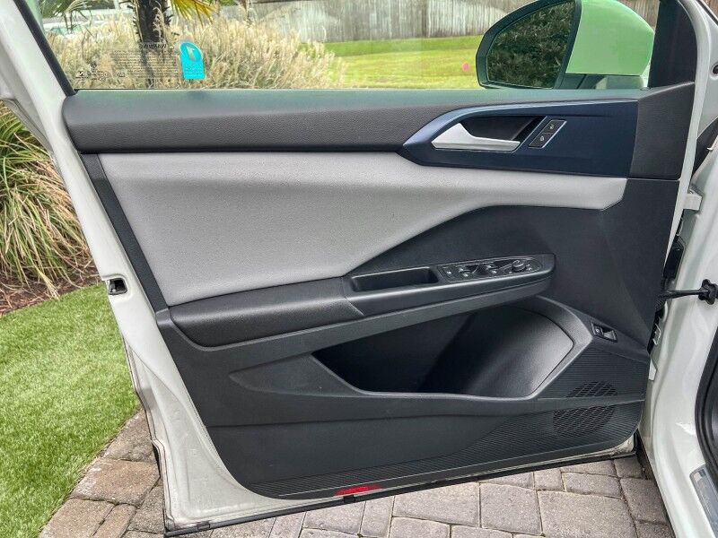 2023 Volkswagen Taos SE Wilmington NC