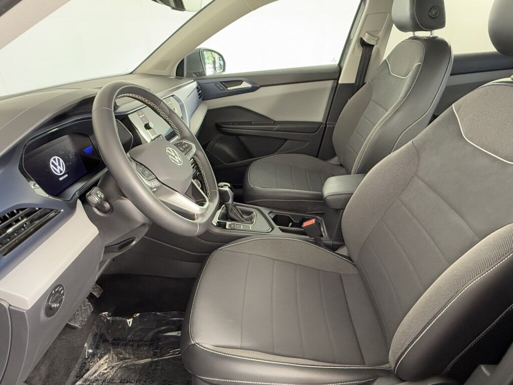 2023 Volkswagen Taos SE w/Panoramic Sunroof Maumee OH