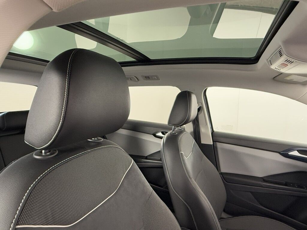 2023 Volkswagen Taos SE w/Panoramic Sunroof Maumee OH