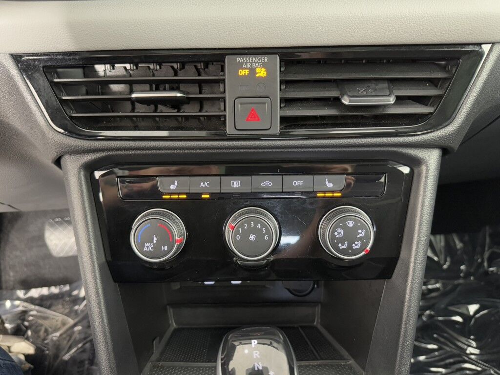 2023 Volkswagen Taos SE w/Panoramic Sunroof Maumee OH
