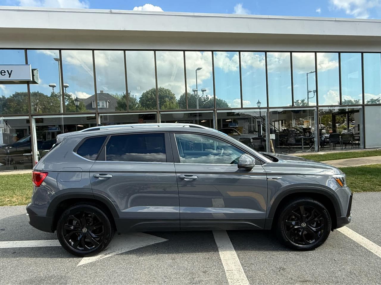 2023 Volkswagen Taos SE Wellesley MA