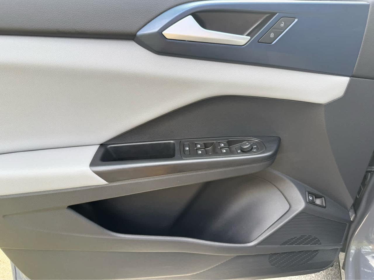 2023 Volkswagen Taos SE Wellesley MA