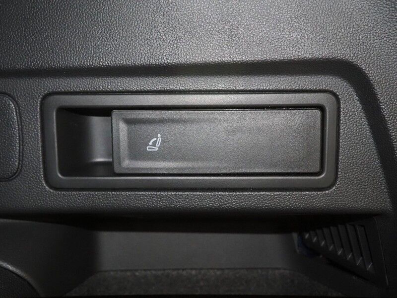 2023 Volkswagen Tiguan 2.0T SE *ADAPTIVE CRUISE, DIGITAL COCKPIT, SAFETY ALERTS, BACKUP-CAMERA, COLOR TOUCHSCREEN, HEATED SEATS, 3RD ROW SEATING, REMOTE START, WIRELESS CHARGING, ANDROID & APPLE Round Rock TX
