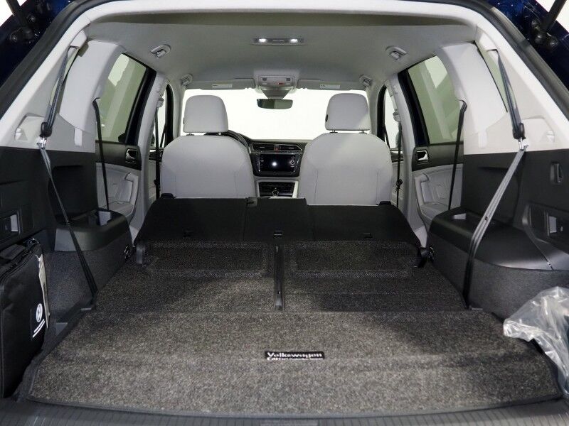 2023 Volkswagen Tiguan 2.0T SE *ADAPTIVE CRUISE, DIGITAL COCKPIT, SAFETY ALERTS, BACKUP-CAMERA, COLOR TOUCHSCREEN, HEATED SEATS, 3RD ROW SEATING, REMOTE START, WIRELESS CHARGING, ANDROID & APPLE Round Rock TX