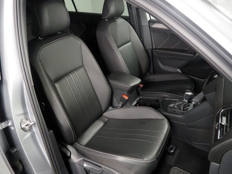 2023 Volkswagen Tiguan 2.0T SE R-Line Black *PANORAMA MOONROOF, ADAPTIVE CRUISE, DIGITAL COCKPIT, SAFETY ALERTS, BACKUP-CAMERA, COLOR TOUCHSCREEN, HEATED SEATS, 3RD ROW SEATING, REMOTE START, 19 INCH WHEELS, WIRELESS CHARGING, ANDROID & APPLE Round Rock TX