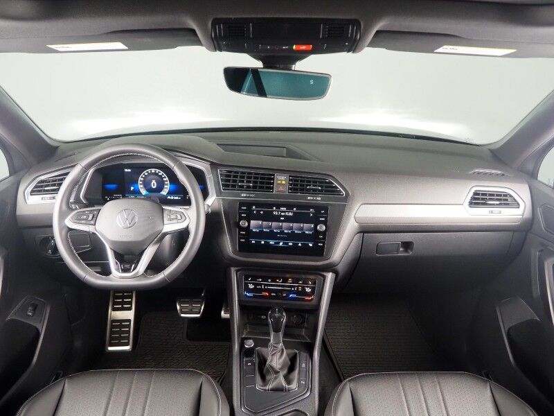 2023 Volkswagen Tiguan 2.0T SE R-Line Black *PANORAMA MOONROOF, ADAPTIVE CRUISE, DIGITAL COCKPIT, SAFETY ALERTS, BACKUP-CAMERA, COLOR TOUCHSCREEN, HEATED SEATS, 3RD ROW SEATING, REMOTE START, 19 INCH WHEELS, WIRELESS CHARGING, ANDROID & APPLE Round Rock TX