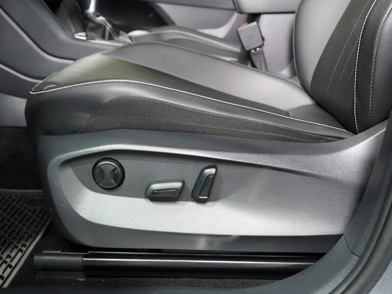 2023 Volkswagen Tiguan 2.0T SE R-Line Black *PANORAMA MOONROOF, ADAPTIVE CRUISE, DIGITAL COCKPIT, SAFETY ALERTS, BACKUP-CAMERA, COLOR TOUCHSCREEN, HEATED SEATS, 3RD ROW SEATING, REMOTE START, 19 INCH WHEELS, WIRELESS CHARGING, ANDROID & APPLE Round Rock TX