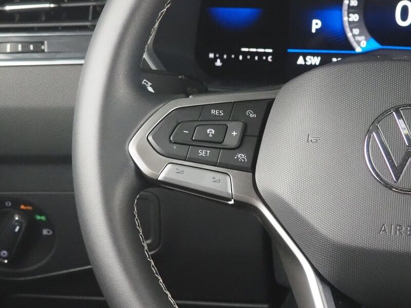 2023 Volkswagen Tiguan 2.0T SE R-Line Black *PANORAMA MOONROOF, ADAPTIVE CRUISE, DIGITAL COCKPIT, SAFETY ALERTS, BACKUP-CAMERA, COLOR TOUCHSCREEN, HEATED SEATS, 3RD ROW SEATING, REMOTE START, 19 INCH WHEELS, WIRELESS CHARGING, ANDROID & APPLE Round Rock TX
