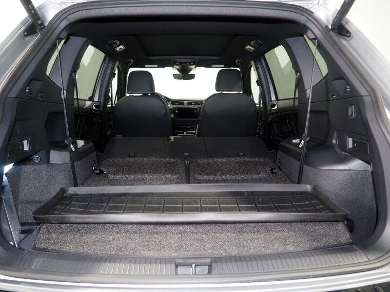 2023 Volkswagen Tiguan 2.0T SE R-Line Black *PANORAMA MOONROOF, ADAPTIVE CRUISE, DIGITAL COCKPIT, SAFETY ALERTS, BACKUP-CAMERA, COLOR TOUCHSCREEN, HEATED SEATS, 3RD ROW SEATING, REMOTE START, 19 INCH WHEELS, WIRELESS CHARGING, ANDROID & APPLE Round Rock TX