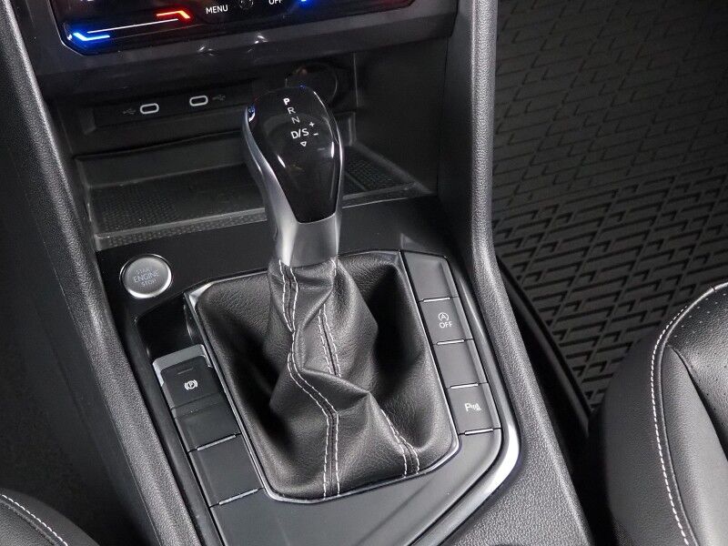2023 Volkswagen Tiguan 2.0T SE R-Line Black *PANORAMA MOONROOF, ADAPTIVE CRUISE, DIGITAL COCKPIT, SAFETY ALERTS, BACKUP-CAMERA, COLOR TOUCHSCREEN, HEATED SEATS, 3RD ROW SEATING, REMOTE START, 19 INCH WHEELS, WIRELESS CHARGING, ANDROID & APPLE Round Rock TX