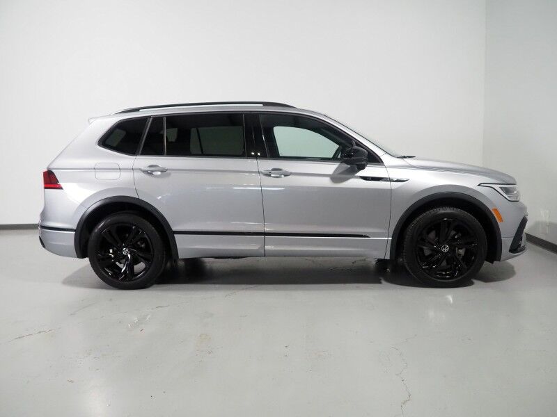 2023 Volkswagen Tiguan 2.0T SE R-Line Black *PANORAMA MOONROOF, ADAPTIVE CRUISE, DIGITAL COCKPIT, SAFETY ALERTS, BACKUP-CAMERA, COLOR TOUCHSCREEN, HEATED SEATS, 3RD ROW SEATING, REMOTE START, 19 INCH WHEELS, WIRELESS CHARGING, ANDROID & APPLE Round Rock TX