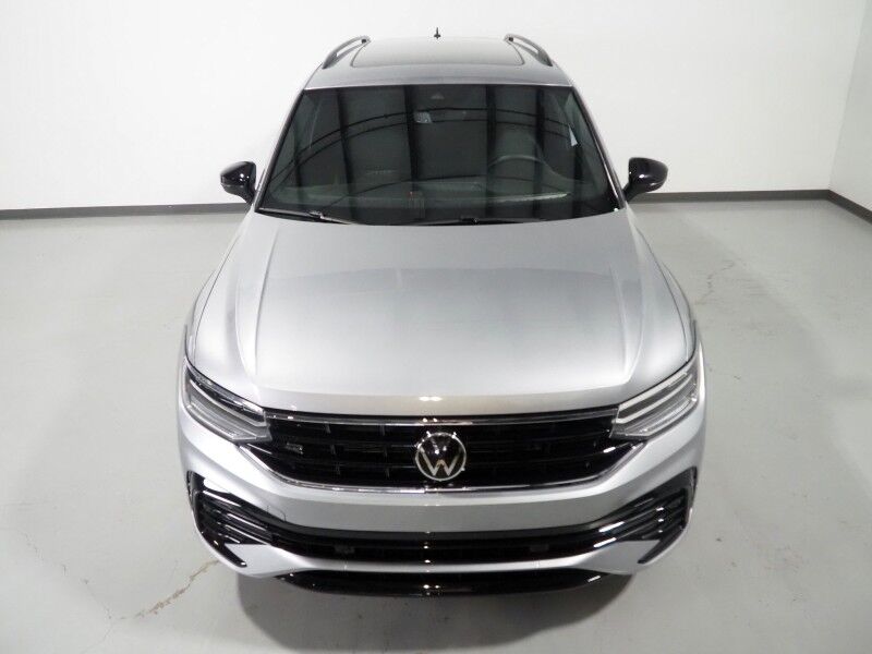 2023 Volkswagen Tiguan 2.0T SE R-Line Black *PANORAMA MOONROOF, ADAPTIVE CRUISE, DIGITAL COCKPIT, SAFETY ALERTS, BACKUP-CAMERA, COLOR TOUCHSCREEN, HEATED SEATS, 3RD ROW SEATING, REMOTE START, 19 INCH WHEELS, WIRELESS CHARGING, ANDROID & APPLE Round Rock TX
