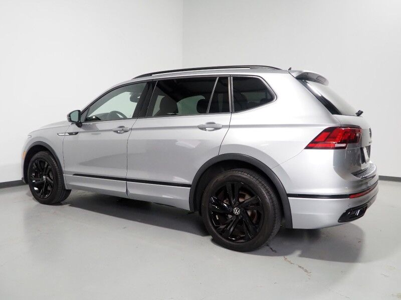 2023 Volkswagen Tiguan 2.0T SE R-Line Black *PANORAMA MOONROOF, ADAPTIVE CRUISE, DIGITAL COCKPIT, SAFETY ALERTS, BACKUP-CAMERA, COLOR TOUCHSCREEN, HEATED SEATS, 3RD ROW SEATING, REMOTE START, 19 INCH WHEELS, WIRELESS CHARGING, ANDROID & APPLE Round Rock TX
