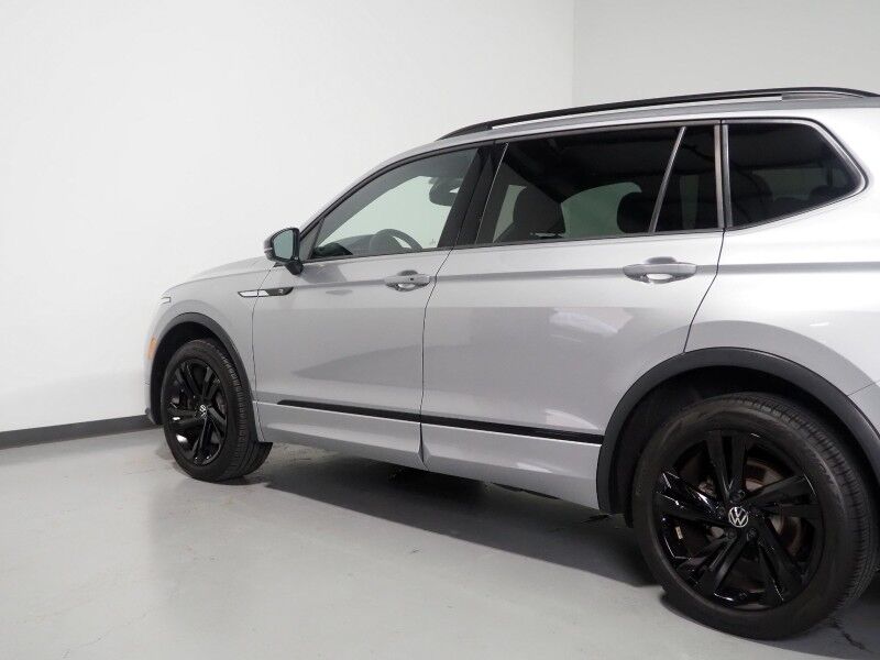 2023 Volkswagen Tiguan 2.0T SE R-Line Black *PANORAMA MOONROOF, ADAPTIVE CRUISE, DIGITAL COCKPIT, SAFETY ALERTS, BACKUP-CAMERA, COLOR TOUCHSCREEN, HEATED SEATS, 3RD ROW SEATING, REMOTE START, 19 INCH WHEELS, WIRELESS CHARGING, ANDROID & APPLE Round Rock TX