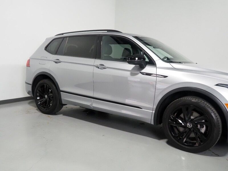 2023 Volkswagen Tiguan 2.0T SE R-Line Black *PANORAMA MOONROOF, ADAPTIVE CRUISE, DIGITAL COCKPIT, SAFETY ALERTS, BACKUP-CAMERA, COLOR TOUCHSCREEN, HEATED SEATS, 3RD ROW SEATING, REMOTE START, 19 INCH WHEELS, WIRELESS CHARGING, ANDROID & APPLE Round Rock TX
