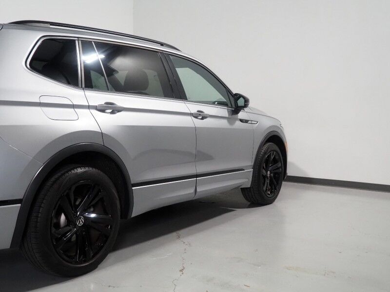 2023 Volkswagen Tiguan 2.0T SE R-Line Black *PANORAMA MOONROOF, ADAPTIVE CRUISE, DIGITAL COCKPIT, SAFETY ALERTS, BACKUP-CAMERA, COLOR TOUCHSCREEN, HEATED SEATS, 3RD ROW SEATING, REMOTE START, 19 INCH WHEELS, WIRELESS CHARGING, ANDROID & APPLE Round Rock TX