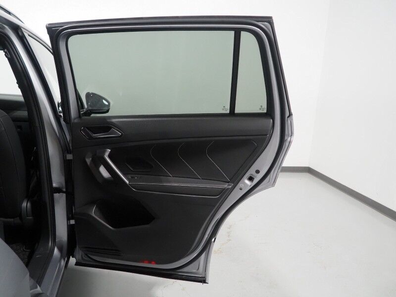 2023 Volkswagen Tiguan 2.0T SE R-Line Black *PANORAMA MOONROOF, ADAPTIVE CRUISE, DIGITAL COCKPIT, SAFETY ALERTS, BACKUP-CAMERA, COLOR TOUCHSCREEN, HEATED SEATS, 3RD ROW SEATING, REMOTE START, 19 INCH WHEELS, WIRELESS CHARGING, ANDROID & APPLE Round Rock TX