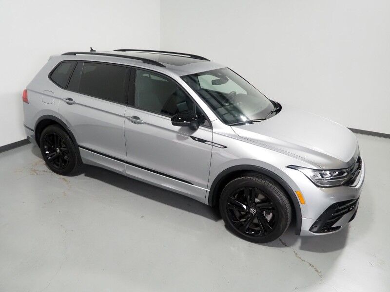 2023 Volkswagen Tiguan 2.0T SE R-Line Black *PANORAMA MOONROOF, ADAPTIVE CRUISE, DIGITAL COCKPIT, SAFETY ALERTS, BACKUP-CAMERA, COLOR TOUCHSCREEN, HEATED SEATS, 3RD ROW SEATING, REMOTE START, 19 INCH WHEELS, WIRELESS CHARGING, ANDROID & APPLE Round Rock TX
