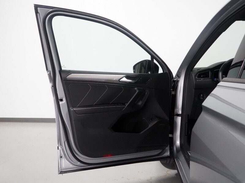 2023 Volkswagen Tiguan 2.0T SE R-Line Black *PANORAMA MOONROOF, ADAPTIVE CRUISE, DIGITAL COCKPIT, SAFETY ALERTS, BACKUP-CAMERA, COLOR TOUCHSCREEN, HEATED SEATS, 3RD ROW SEATING, REMOTE START, 19 INCH WHEELS, WIRELESS CHARGING, ANDROID & APPLE Round Rock TX