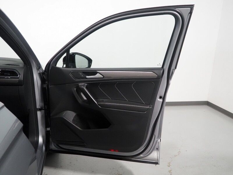 2023 Volkswagen Tiguan 2.0T SE R-Line Black *PANORAMA MOONROOF, ADAPTIVE CRUISE, DIGITAL COCKPIT, SAFETY ALERTS, BACKUP-CAMERA, COLOR TOUCHSCREEN, HEATED SEATS, 3RD ROW SEATING, REMOTE START, 19 INCH WHEELS, WIRELESS CHARGING, ANDROID & APPLE Round Rock TX